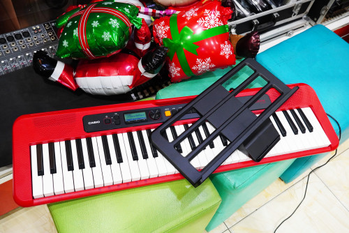 ตัวละ 6000 Casio CT-S200 400เสียง จังหวะหัดเล่นและลำโพงในตัว ต่อแอมป์นอกได้ ใส่ถ่านได้ ต่อUSBได้ 5