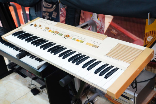 วินเทจ Roland EP-11 PianoPlus 11 61คีย์ 5เสียง 8จังหวะ มีโหมดออโต้เพลย์ ออโต้เบสคอร์ด ปรับเทมโปได้ ( 0