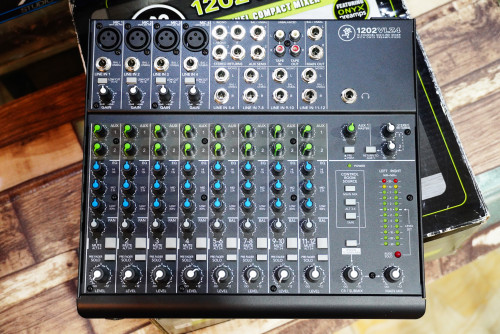 เหมือนใหม่กล่องครบ Mackie 1202-VLZ4 12ch 4ไมค์ ไฟ220V งานคุณภาพจากยูเอส