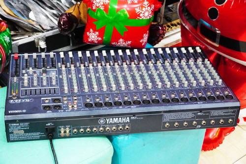 YAMAHA MX 20/6 มีรอย ใช้งานปรกติ 20ช่อง 16ไมค์ 2สเตอ 4กรุ๊ป 2AUX เอฟเฟคไมค์16แบบในตัว อีคิวแยก7แบนด์ 1