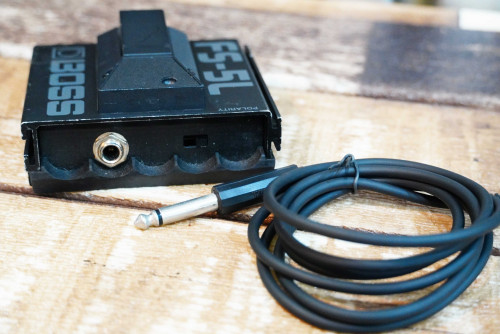 BOSS FS-5L ฟุตสวิทช์ มีสวิทช์สลับขั้ว พร้อมสายแจ็ค 1m 1