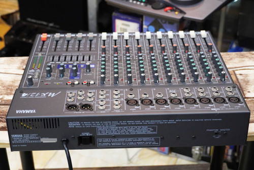 (7) สวยเหมือนใหม่ YAMAHA MX 12/4 งานคุณภาพจากญี่ปุ่น รีเวิร์บเอฟเฟคร้องในตัว 12ช่อง 8ไมค์ 4กรุ๊ป 7ba 4