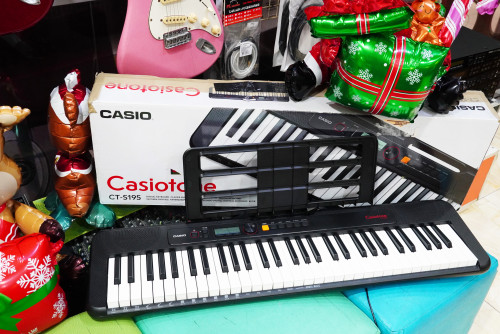 กล่องครบ Casio CT-S195 400เสียง จังหวะหัดเล่นและลำโพงในตัว ต่อแอมป์นอกได้ ใส่ถ่านได้ ต่อUSBได้ คีย์บ