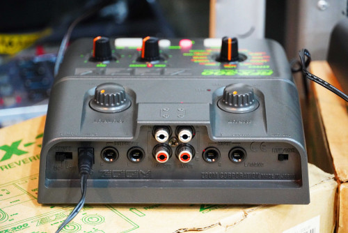 ZOOM RFX-300 (JAPAN) เอฟเฟคไมค์ญี่ปุ่น ขนาดกระทัดรัด ปรับง่าย เสียงดีมาก ราคาเบาๆ พร้อมอะแด๊ปเตอร์ 6