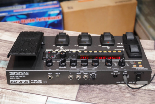 ZOOM GFX-5 กีต้าร์มัลติเอฟเฟค พร้อมริทึ่มกลองหัดเล่นในตัว ซาวด์ดี แข็งแรงทนทาน 5