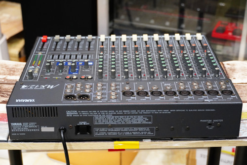 (1) YAMAHA MX 12/4 มิกงานคุณภาพจากญี่ปุ่น ทุกปุ่มใช้งานปรกติ 12ช่อง 8ไมค์ 4กรุ๊ป 7band EQ เอฟเฟคไมค์ 2