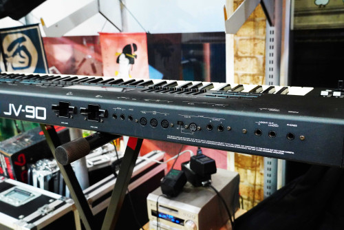Roland JV-90(MADE IN JAPAN) 76คีย์ ทัชชิ่งดี ซาวด์หนา เปียโนดีมาก พร้อมกระเป๋า แปลงเป็น220Vแล้ว 2