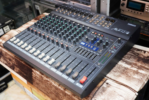 (5) สวยๆจากญี่ปุ่น YAMAHA MX 12/4 12ช่อง 8ไมค์ 4กรุ๊ป 7band EQ รีเวิร์บเอฟเฟคร้องในตัว ใช้งานปรกติ 3