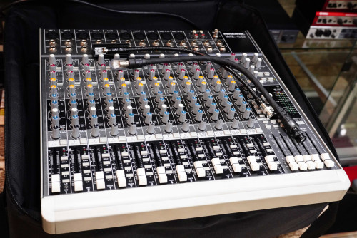 ใหม่กริ๊บ พร้อมกระเป๋า ไฟส่องมิก2อัน Mackie 1642-VLZ3 16ch ไฟ220V