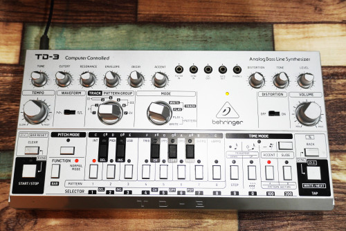 Behringer TD-3-SR Analog Bass Line Synthesizer with VCO, VCF, 16-Step Sequencer, Distortion Effects