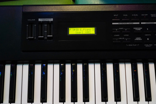 สวยๆญี่ปุ่น Roland XP-10 (JAPAN) จอมีไฟ พร้อมกระเป๋า อะแด๊ปเตอร์ คู่มือไทย 1