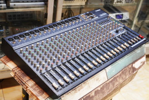 YAMAHA MX 20/6 มีรอย ใช้งานปรกติ 20ช่อง 16ไมค์ 2สเตอ 4กรุ๊ป 2AUX เอฟเฟคไมค์16แบบในตัว อีคิวแยก7แบนด์ 4