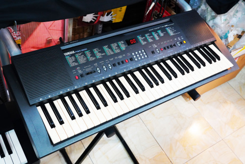 อีเล็คโทน YAMAHA PSR-200 จังหวะในตัว ลำโพงในตัวต่อแอมป์นอกได้ ใช้งานปรกติ พร้อมอะแด๊ปเตอร์ 1