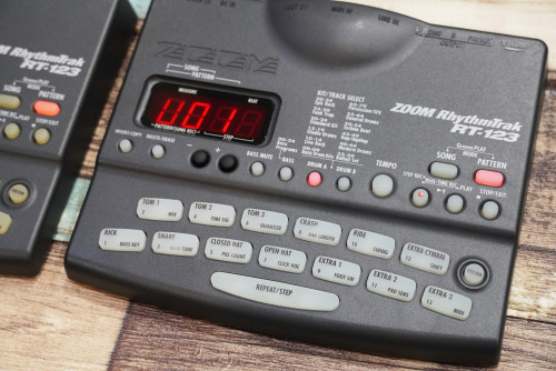 ZOOM RT-123 (JAPAN) ริทึ่มบอกซ์กลองไฟฟ้า เสียงกลองดีมาก เคาะแทนกลองจริง ตลกตีมุข โฟล๊คเล 1