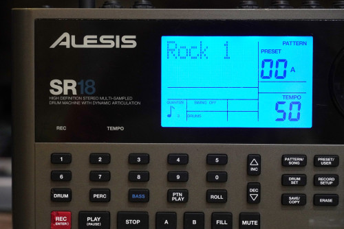 ALESIS SR18 ริทึ่มบอกซ์กลองตัวท๊อปของ Alesis ลงจังหวะไทย100จังหวะ ซาวด์กลองดีมาก พร้อมอะแด๊ปเตอร์ 1