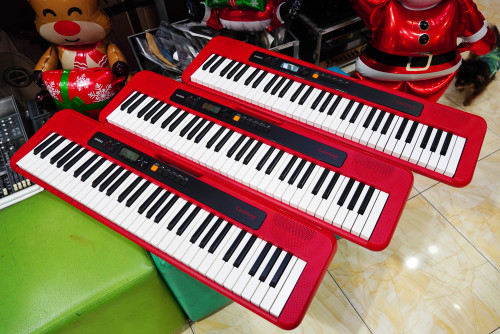 ตัวละ 6000 Casio CT-S200 400เสียง จังหวะหัดเล่นและลำโพงในตัว ต่อแอมป์นอกได้ ใส่ถ่านได้ ต่อUSBได้ 2