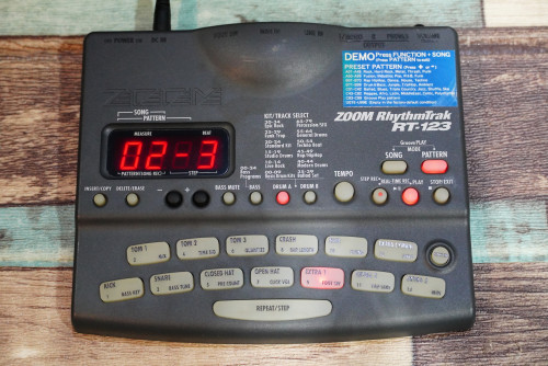 ZOOM RT-123 (JAPAN) ริทึ่มบอกซ์กลองไฟฟ้า เสียงกลองดีมาก เคาะแทนกลองจริง ตลกตีมุข โฟล๊คเล