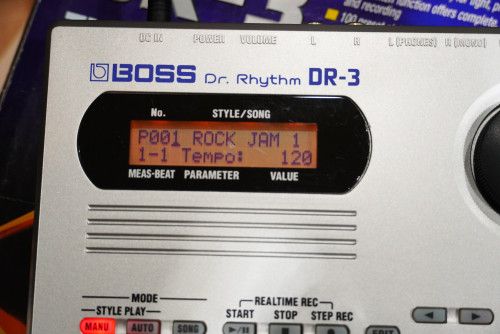 สวยๆกล่องครบ บอกซ์กลอง BOSS DR-3 สร้างจังหวะง่าย ลูปเป็นเพลงได้ 120เสียงกลอง 12เสียงเบส 13แป้น 7