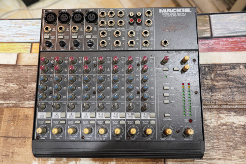 Mackie 1202-VLZ (USA) ผลิตยูเอส 12ch 4ไมค์ 4สเตอ ซาวด์คมชัดดีมาก