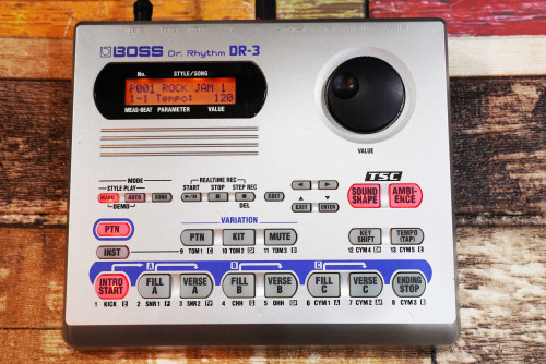 BOSS DR-3 รุ่นประหยัดของ DR-880 เสียงดี ซาวด์กลองยุคใหม่แล้ว สร้างจังหวะง่าย ลูปเป็นเพลงได้ 120เสียง