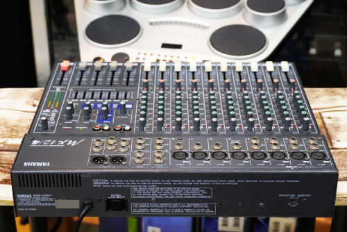 (1) YAMAHA MX 12/4 มิกงานคุณภาพจากญี่ปุ่น ทุกปุ่มใช้งานปรกติ 12ช่อง 8ไมค์ 4กรุ๊ป 7band EQ เอฟเฟคไมค์ 2