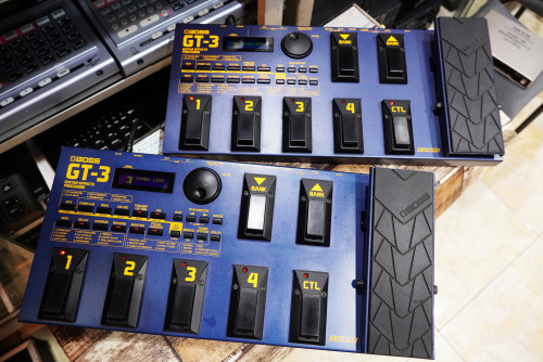 BOSS GT-3 หลายคนยังตามหาGT รุ่นแรกๆ เพราะชอบเนื้อเสียง เสียงClean,Acoustic ดีมาก, เสียง Distortionเน