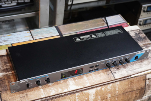 เอฟเฟคไมค์ ของดีจากญี่ปุ่น BOSS RV-70 (JAPAN) มาไม่บ่อย งานญี่ปุ่น ตัวนี้เสียงดีทุกโปรแกรม แทบไม่ต้อ 1