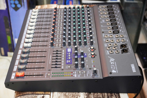(7) สวยเหมือนใหม่ YAMAHA MX 12/4 งานคุณภาพจากญี่ปุ่น รีเวิร์บเอฟเฟคร้องในตัว 12ช่อง 8ไมค์ 4กรุ๊ป 7ba 3