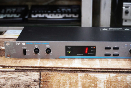 เอฟเฟคไมค์ ของดีจากญี่ปุ่น BOSS RV-70 (JAPAN) มาไม่บ่อย งานญี่ปุ่น ตัวนี้เสียงดีทุกโปรแกรม แทบไม่ต้อ 3