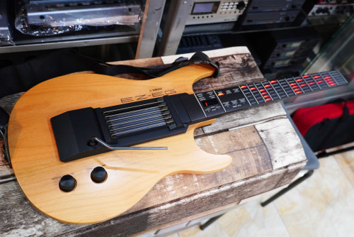 สวยๆจากญี่ปุ่น YAMAHA EZ-EG กีต้าร์ไฟฟ้าดิจิตอล พร้อมกระเป๋า อะแด๊ปเตอร์ สายสะพาย คันโยกครบ ใช้งานปร 2