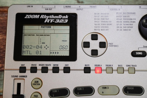ZOOM RT-323 Rhythm Trak ริทึ่มบอกซ์กลองไฟฟ้า เบสในตัว ต่อฟุตได้2อัน มีSUB OUT 1