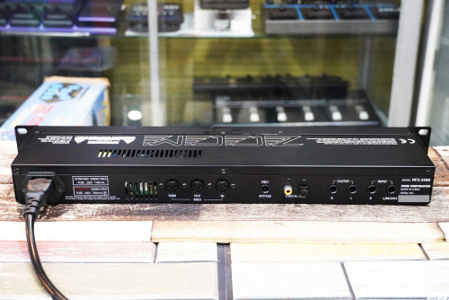 เอฟเฟคไมค์ ZOOM RFX-2200 เป็นรุ่นที่ดีที่สุดของZOOM เสียงหนาหวานกังวานดีมาก ชมรีวิวยูทูปที่ช่องTokai 2