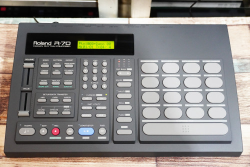 บอกซ์กลอง Roland R-70 (JAPAN) ลงจังหวะไทย100จังหวะ มีลูกส่งพร้อม มีอะแด๊ปเตอร์และคู่มือไทย