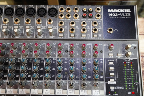 สวยๆจากญี่ปุ่น Mackie 1402-VLZ3  14ch 6ไมค์ 2AUX ไฟ220V 5