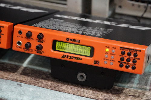 YAMAHA DTXPRESS (JAPAN) โมดูลกลองไฟฟ้า 990เสียง 48ชุดกลอง เซฟได้32ชุด 11รูทริก ต่อมิดี้คาราโอเกะตรง 6