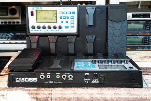 BOSS ME-33 ซาวด์24บิต เอฟเฟค24ก้อนในตัว โปรแกรมuserได้60เสียง/โรงงานมี30เสียง จอมีแบคไลต์ 3