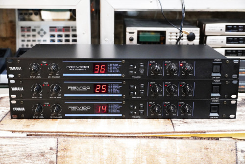 เอฟเฟคไมค์ YAMAHA REV100 (MADE IN JAPAN) ของแท้จากญี่ปุ่น พร้อมอะแด๊ปเตอร์และคู่มือไทย สวยๆจาก