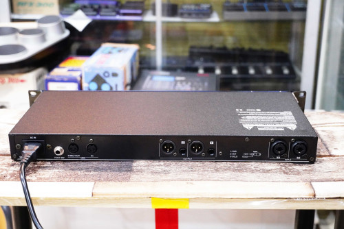 ดิจิตอล กราฟฟิคอีคิว Roland SRQ-2031 (JAPAN) งานญี่ปุ่น 31แบนด์ x 2 แชนแนล เซฟได้ 16 โปรแกรม 6