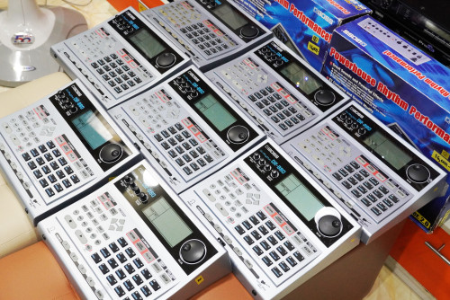 BOSS DR-880 สวย ๆ ตัวละ15500-16000 พร้อมอะแด๊ปเตอร์ คู่มือไทย ลงจังหวะไทยแล้ว 1
