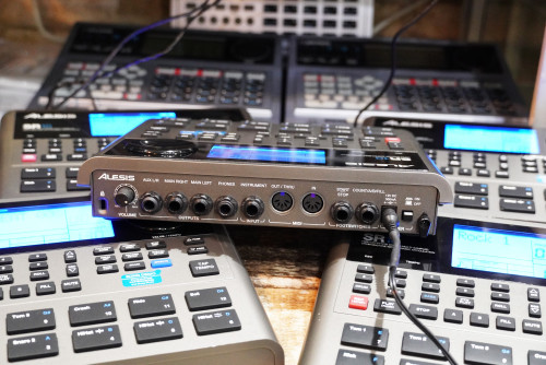 5ตัวสวยๆ ALESIS SR18 ริทึ่มบอกซ์กลองตัวท๊อปของ Alesis ลงจังหวะไทย100จังหวะ ซาวด์กลองดีมาก พร้อม 1