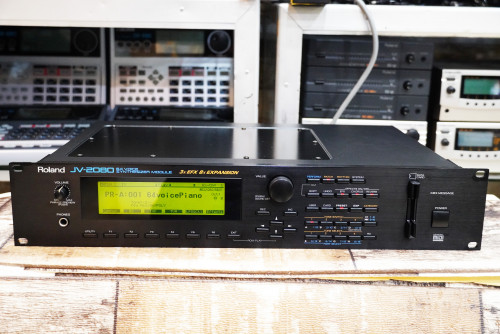 ใหม่กริ๊ป Roland JV-2080 (JAPAN) หลายคนชอบแนวเสียงJVมันสดและกว้างกว่าตระกูลSC แยกได้6ไลน์