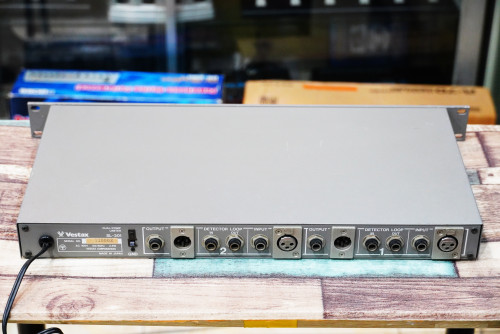 Vestax SL-201 (JAPAN) คอมเพรสเซ่อร์และลิมิตเตอร์ 2ช่อง งานญี่ปุ่น เสียงคมชัดดีมาก 2