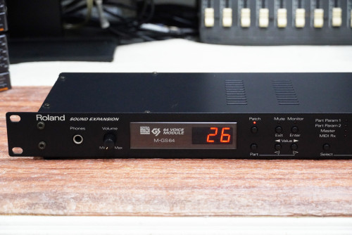 Roland M-GS64 (JAPAN) ตัวนี้คนหากันเยอะมาก นานๆจะได้มาซักตัว เด่นๆคือ เป็นซาวด์SC-88ที่เข้าแร็คได้ ต 1