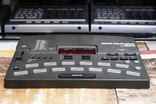 ZOOM RT-234 (JAPAN) งานญี่ปุ่น ตั้งได้64ชุดกลอง เซฟได้100จังหวะ โรงงาน400จังหวะ ซาวด์24บิต 13แป้นเคา 1