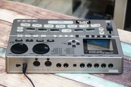 ZOOM RT-323 Rhythm Trak ริทึ่มบอกซ์กลองไฟฟ้า เบสในตัว ต่อฟุตได้2อัน มีSUB OUT 2