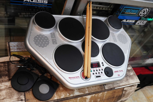 กลองไฟฟ้า YAMAHA DD-55 เสียงหนา แป้นมีทัชชิ่ง โปรแกรมจังหวะได้ พร้อมฟุตแท้2อัน และไม้ อะแด๊ปเตอร 2