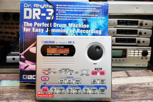 สวยๆกล่องครบ บอกซ์กลอง BOSS DR-3 สร้างจังหวะง่าย ลูปเป็นเพลงได้ 120เสียงกลอง 12เสียงเบส 13แป้น