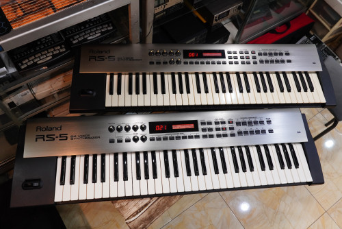 มา2ตัวจ้า Roland RS-5 (JAPAN) งานญี่ปุ่น เสียงหนา ทัชชิ่งดี ราคาเบาๆ ใช้งานปรกติ พร้อมกระเป๋า