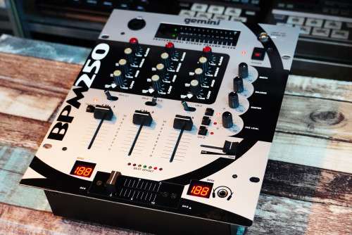 gemini BPM250 DJ Mixer  (USA) ไฟ220V สวยๆ ใช้งานปรกติ