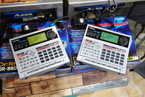เหมือนใหม่กล่องครบ BOSS DR-880 ลงจังหวะไทย76จังหวะ พร้อมอะแด๊ปเตอร์แท้ คู่มือไทย ประกันร้าน1เดือน